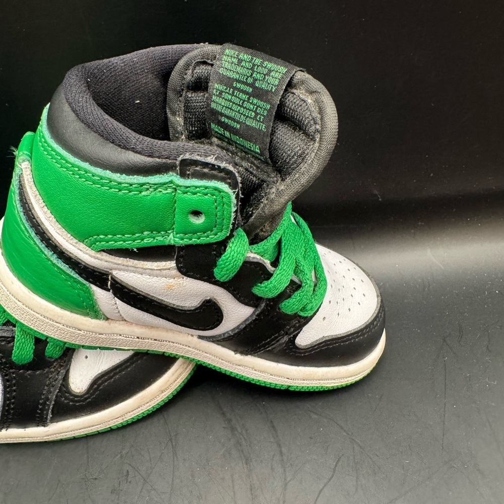 Toddler Nike Air Jordan 1 Retro High OG 'Lucky Green' Sneakers Sz 6C  FD1413-031 - Picture 3 of 15
